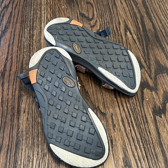 Orange pattern chacos - Picture 3 of 3